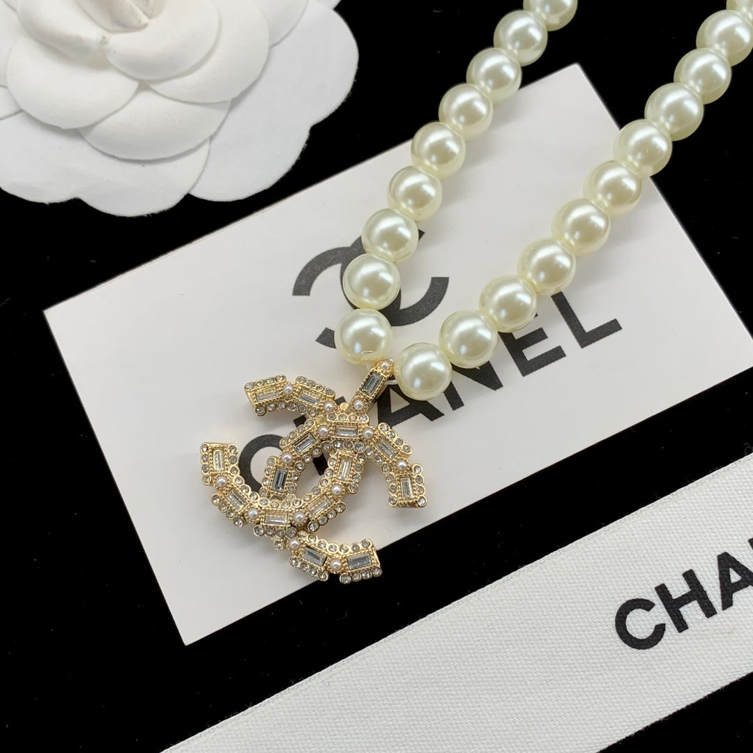 2025 Double C pearl rhinestone non-standard pendant necklace