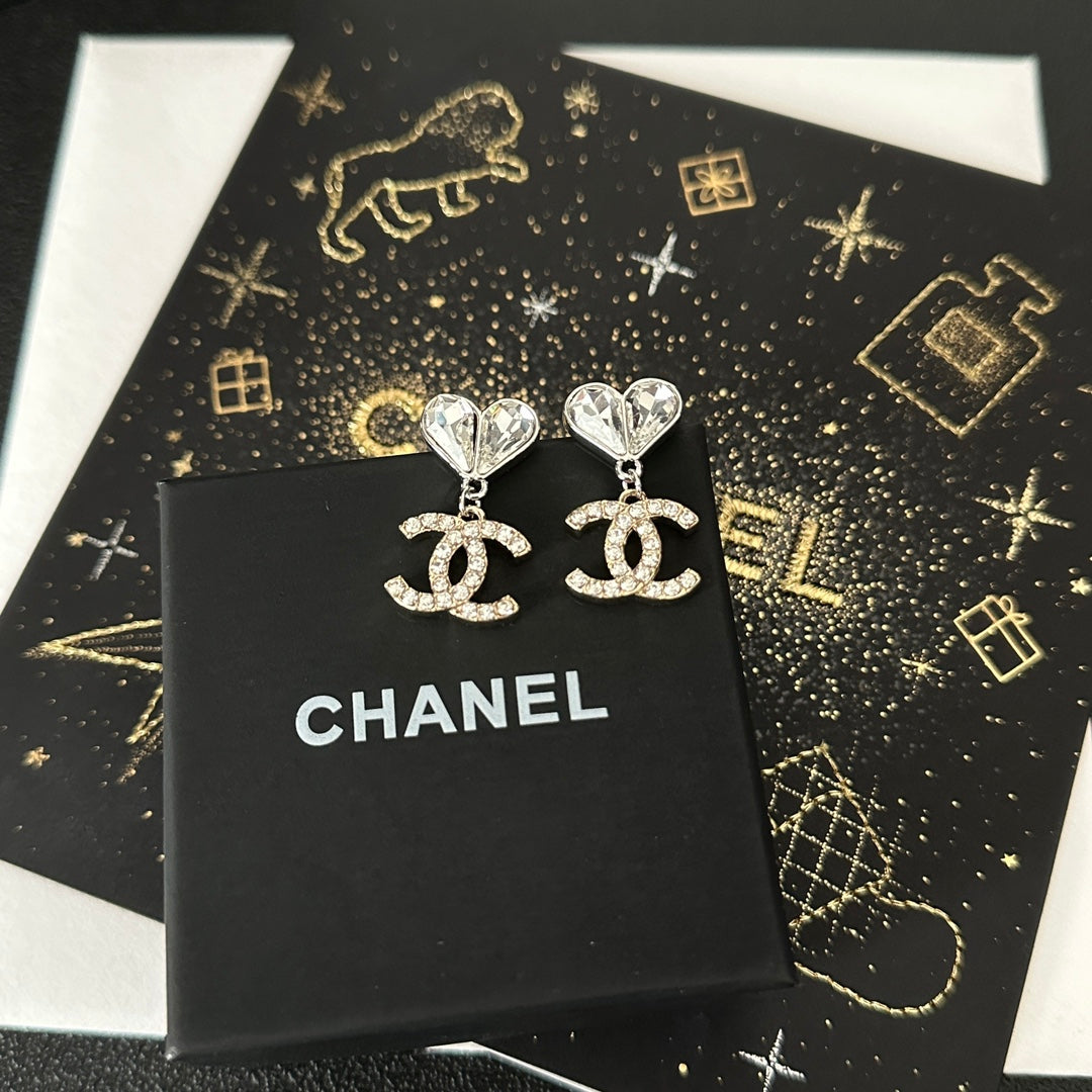 2025 Fashion heart pendant earrings