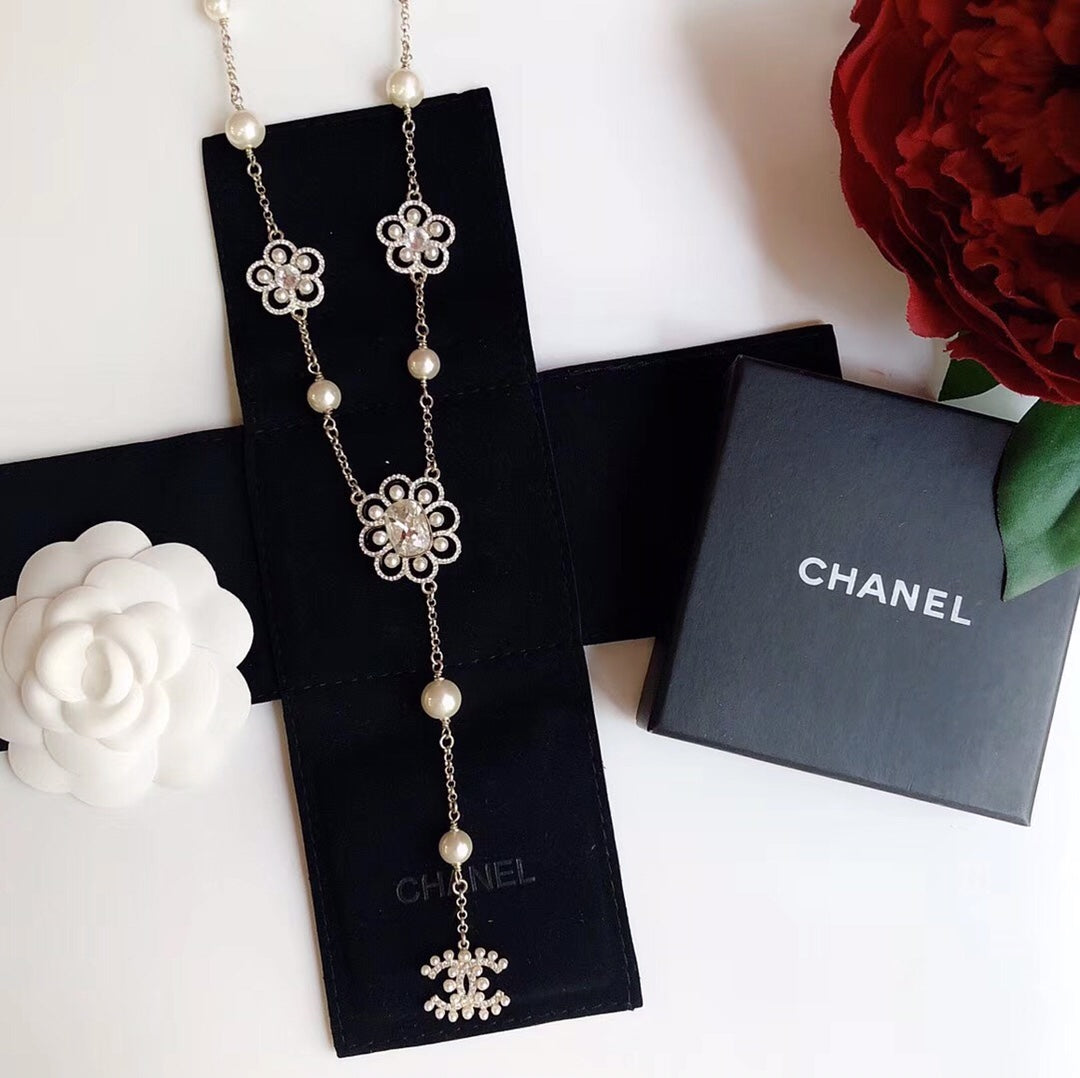 2025 Fashion Flower Letter Pearl Necklace