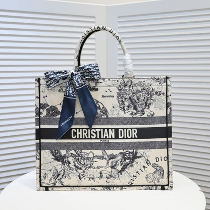 2025 Bag Classic Tote Bag W241