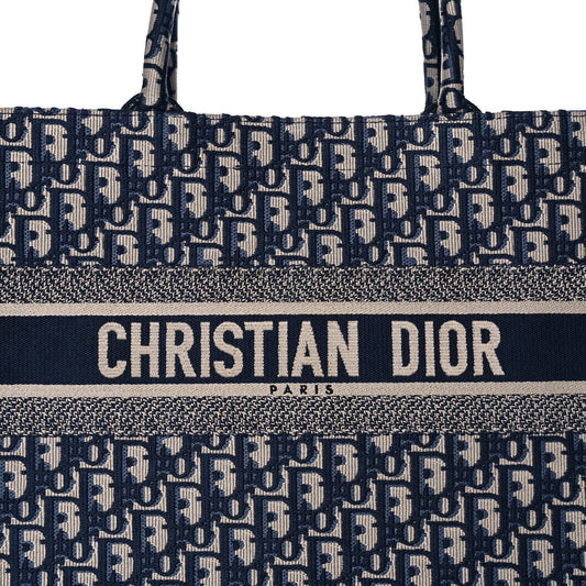 2025 Bag MEDIUM D BOOK TOTE