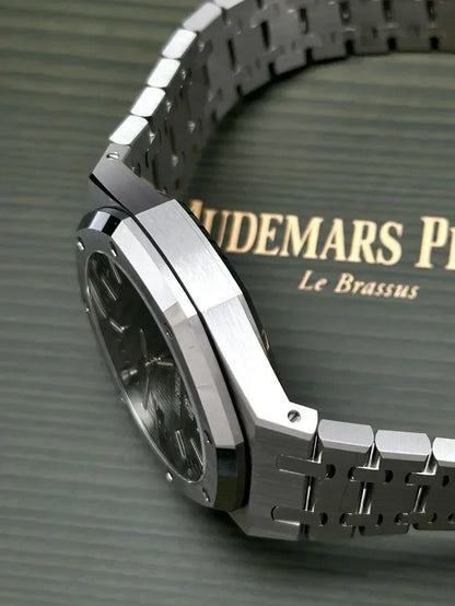 Audemars Piguet Royal Oak Automatic Watch 41mm Black Dial 15500ST