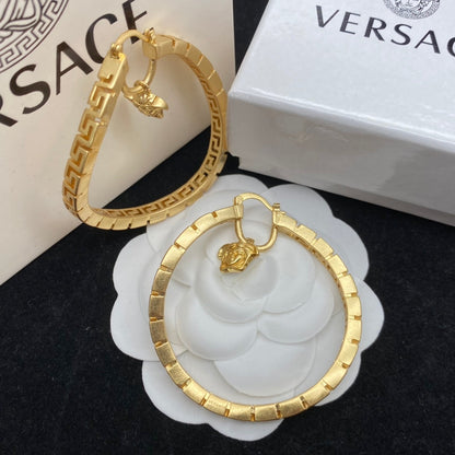 2025 Vintage Twist Design Cutout Earrings