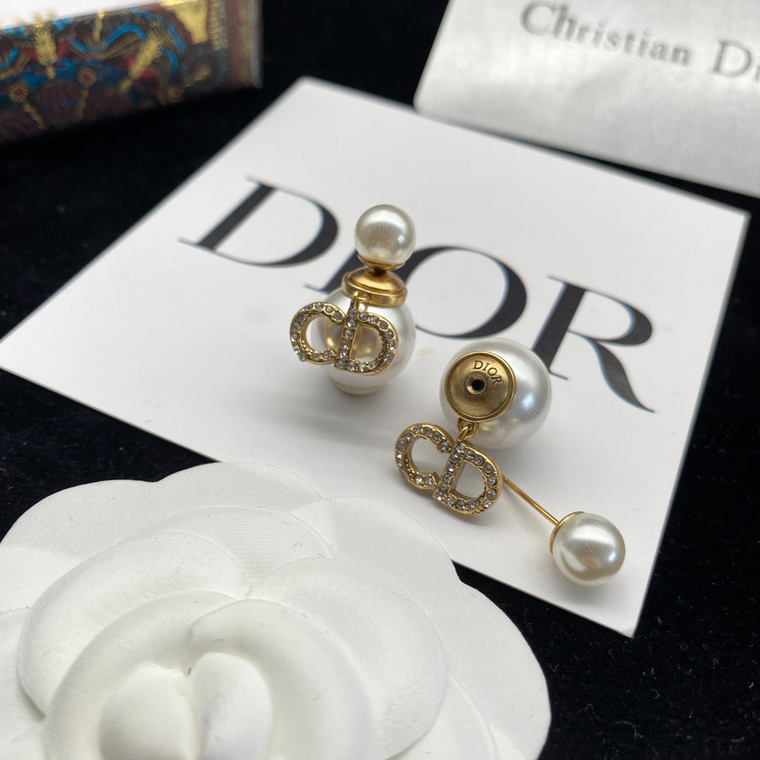 2025 Elegant Diamond Letter Pearl Earrings
