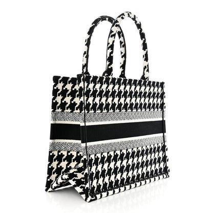 2025 Bag MEDIUM D BOOK TOTE
