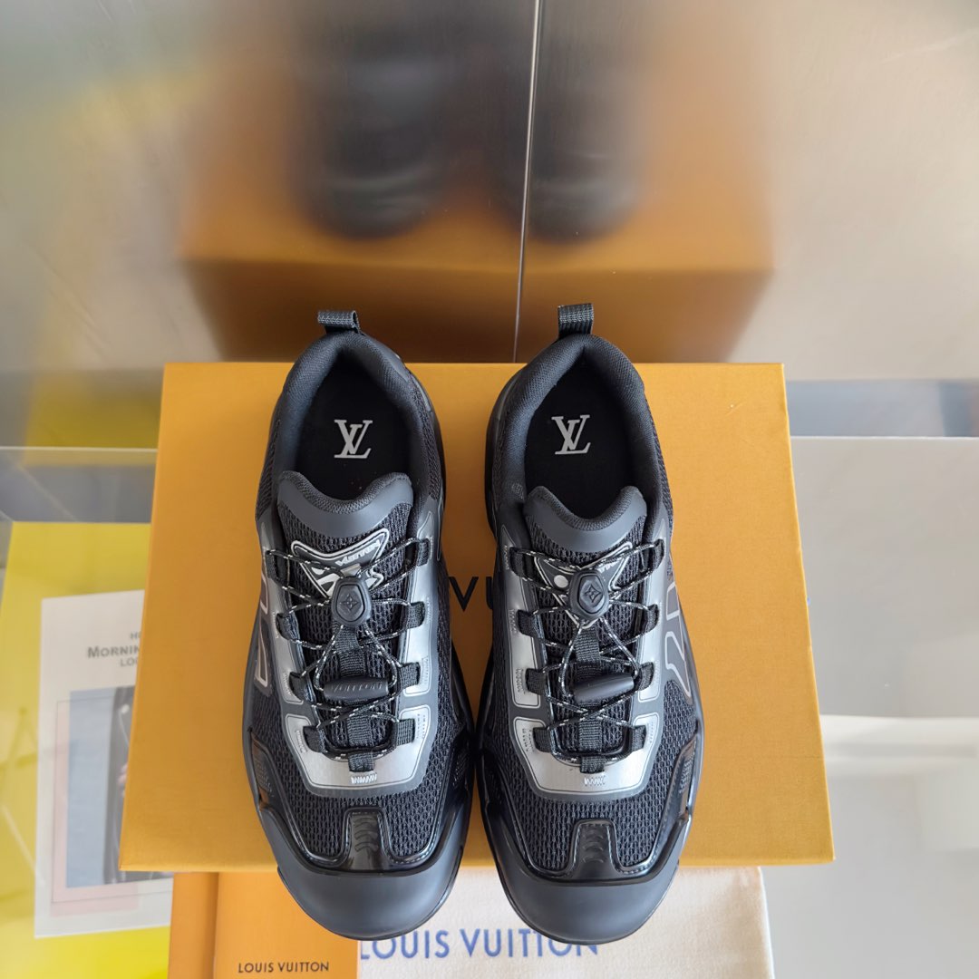 2025 250318 New high quality new color board shoes
